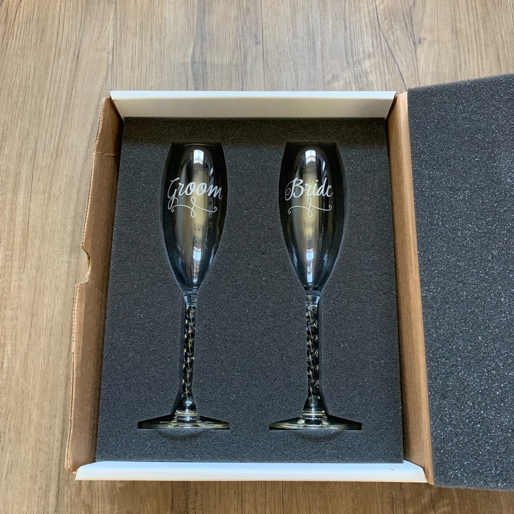Bride & Groom Champagne Flutes